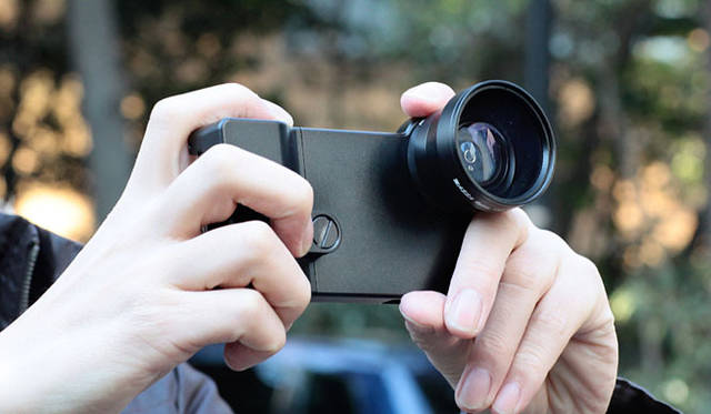 <strong>Turtleback｜タートルバック</strong>　カメラ型 iPhone 4専用ケース「Turtleback TurtleJacket for iPhone 4」　※別売の交換レンズを使用