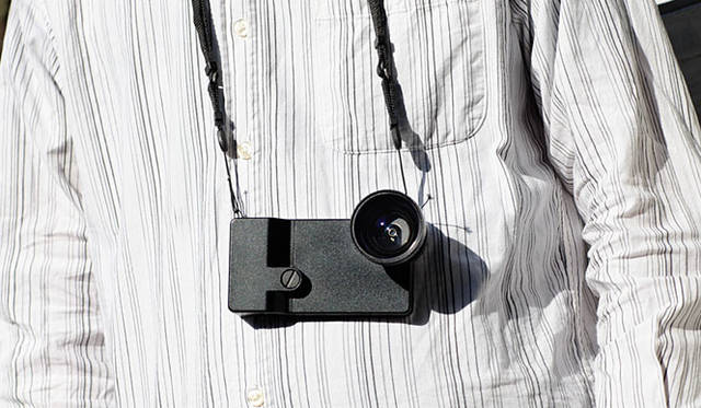 <strong>Turtleback｜タートルバック</strong>　カメラ型 iPhone 4専用ケース「Turtleback TurtleJacket for iPhone 4」　※別売の交換レンズを使用