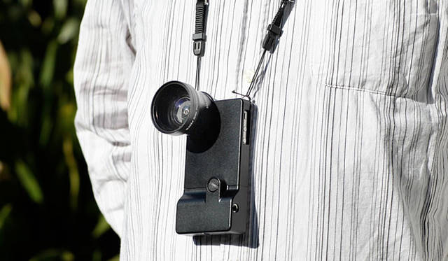 <strong>Turtleback｜タートルバック</strong>　カメラ型 iPhone 4専用ケース「Turtleback TurtleJacket for iPhone 4」　※別売の交換レンズを使用