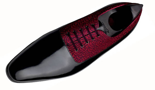 <strong>JOHN LOBB│ジョンロブ</strong>　ビスポーク「キャピタルコレクション」モデル「PARIS」　（ブラックボックスカーフ×キャンバス“Verel de Balval”、5ミリレザーソール、ベヴェルドウェスト、4 rows of arched pads、2.5センチヒール）