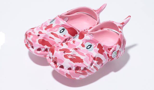 <strong>POLLIWALKS×BAPE KIDS｜ポリウォークス×ベイプキッズ®</strong>　ABC T-REX EVA SANDALS 4725円