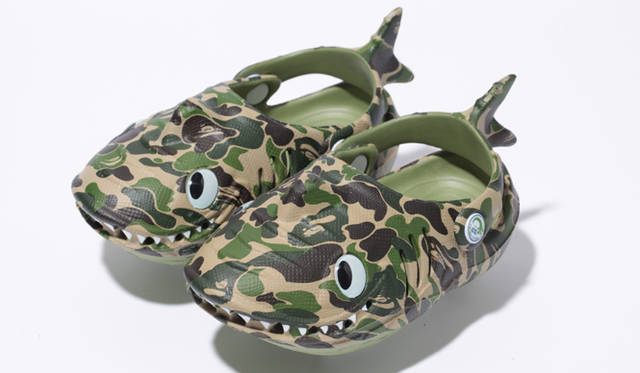 <strong>POLLIWALKS×BAPE KIDS｜ポリウォークス×ベイプキッズ®</strong>　ABC SHARK EVA SANDALS 4725円