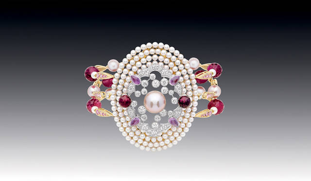 <strong>CHANEL｜シャネル</strong>　ハイ ジュエリー コレクション　「Secrets d’Orients（オリエントの秘密）」　©CHANEL