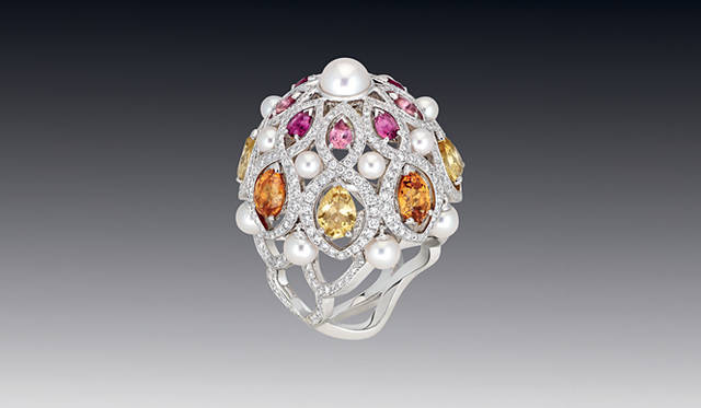 <strong>CHANEL｜シャネル</strong>　ハイ ジュエリー コレクション　「Secrets d’Orients（オリエントの秘密）」　©CHANEL