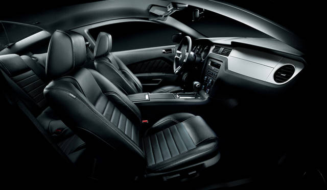 <strong>Ford Mustang V6 Sport Appearance｜フォード マスタング V6 スポーツアピアランス</strong>