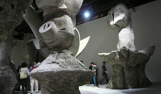 <strong>ベネッセホールディングス</strong>　「第9回ベネッセ賞」　作品名「The Murderer of Your Heritage」（Adrian Villar Rojas/アドリアン・ヴィジャール・ロハス）