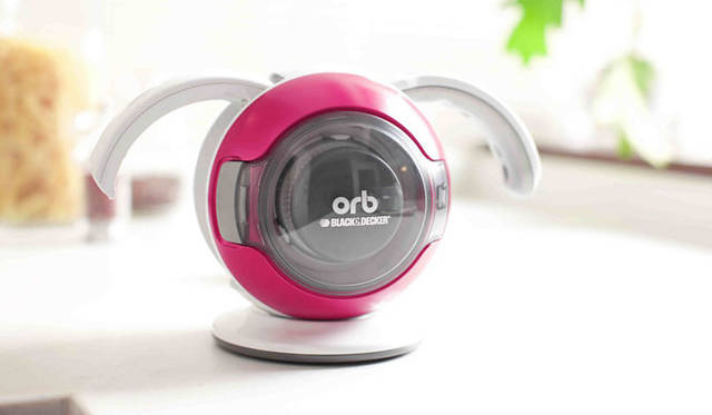 <strong>BLACK&DECKER｜ブラック・アンド・デッカー</strong>　コードレスハンディクリーナー「orb（オーブ)」　充電時の消費電力は、約3.7ワットで一般的なコード式掃除機の約300分の1。1ヵ月の電気料金は、毎日利用した場合でも約18円と経済的。