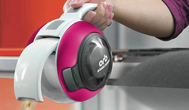 <strong>BLACK&DECKER｜ブラック・アンド・デッカー</strong>　コードレスハンディクリーナー「orb（オーブ)」　ホコリのたまりやすいキーボードや電化製品、デスクまわりの掃除などに便利なブラシノズルや先細ノズルといったアクセサリーが付属。