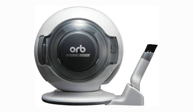 <strong>BLACK&DECKER｜ブラック・アンド・デッカー</strong>　コードレスハンディクリーナー「orb（オーブ)」　充電台と一緒に収納できるスタンド付き。
