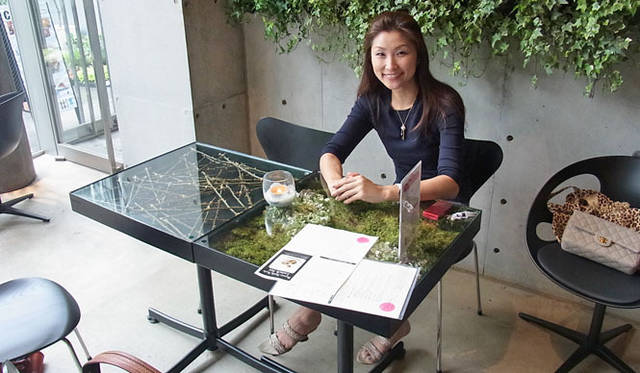 <strong>SAKURA｜第14回 これからの夏は、グリーン・ビューティ？</strong>　青山の「ニコライ・バーグマン」のカフェにて。