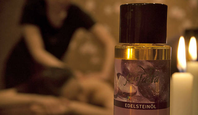 <strong>LOGONA JAPAN｜ロゴナジャパン</strong>　1階ショップで取り扱っている個性豊かな選りすぐりのオーガニック化粧品5ブランドのなかから、好みの製品を実際に使用してのフェイシャルやボディのトリートメントを体験できるサロンも完備。