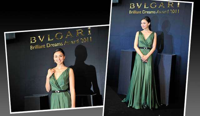 <strong>BVLGARI｜「ブルガリ ブリリアント・ドリーム・アワード 2011」</strong>　モデルの長谷川潤さん。ブルガリのジュエリー「メディテラネアン・エデン（地中海の楽園）」を纏って登場。
