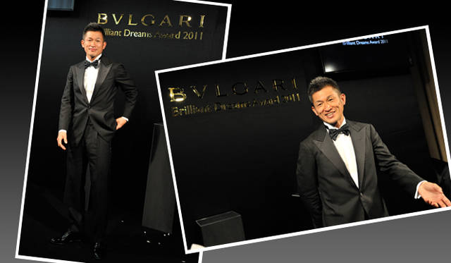<strong>BVLGARI｜「ブルガリ ブリリアント・ドリーム・アワード 2011」</strong>　三浦知良さん。「サッカーをつづけてきたことでこんな賞をいただけるとういうこともうれしい。僕にとってはサッカーがすべて。物心ついたときからよろこびも悲しみもサッカーとともにあった。グラウンドに立ちつづけることが、これからも僕にとってもモチベーション」