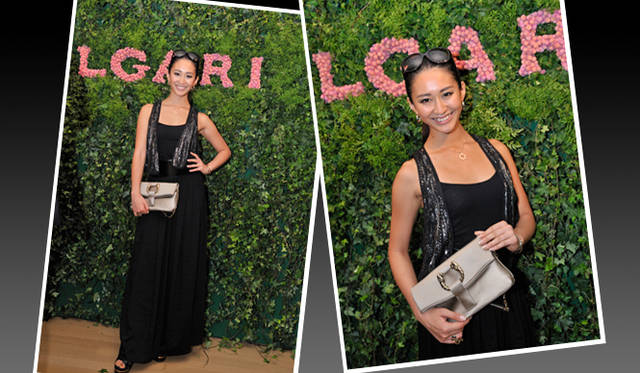 <strong>BVLGARI｜「ブルガリ・ブルガリ」パーティリポート</strong>　2011ミスユニバース日本代表の神山まりあさん。「ビー・ゼロワン」ブレスレット、「ブルガリ・ブルガリ」ネックレス、「レオーニ」バッグをもって登場。