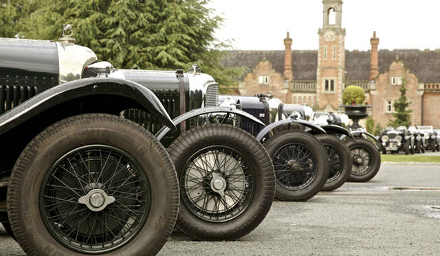 <strong>BENTLEY｜ベントレー</strong>　会場では往年の名車たちがずらりと集まった。