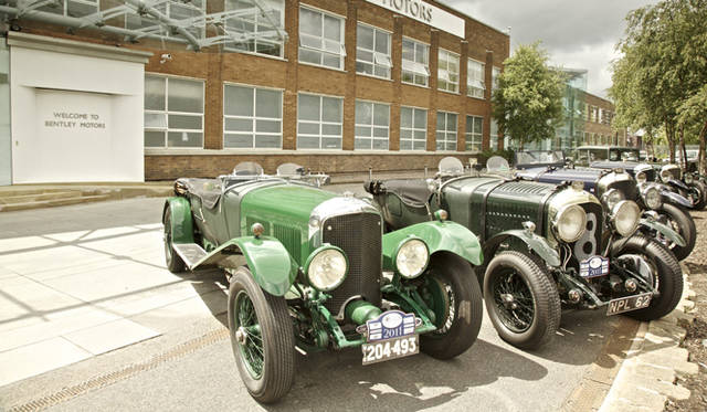 <strong>BENTLEY｜ベントレー</strong>　6 1/2リッターミュルザンヌのとなりに停まっているのは、ブロウワー ベントレー。