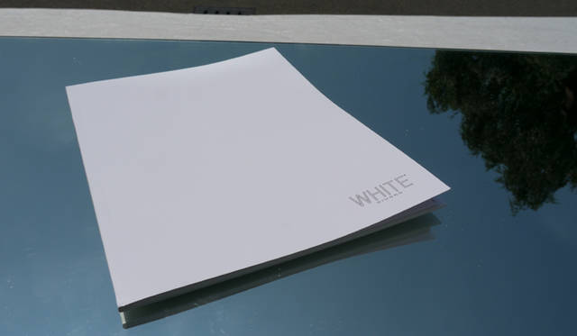 <strong>WHITE GIUGNO 2011｜ホワイト ジューニョ 2011年</strong>　ホワイトのカタログは、もちろんホワイト。