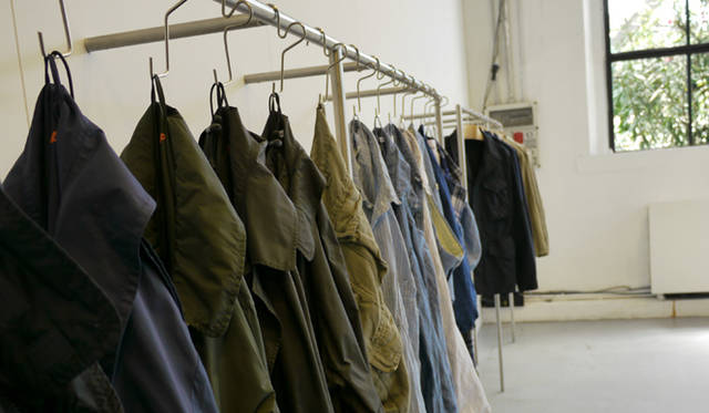 <strong>WHITE GIUGNO 2011｜ホワイト ジューニョ 2011年</strong>　アスペジは広い部屋で展示をしていた。ディスプレイの仕方も洗練されていた。