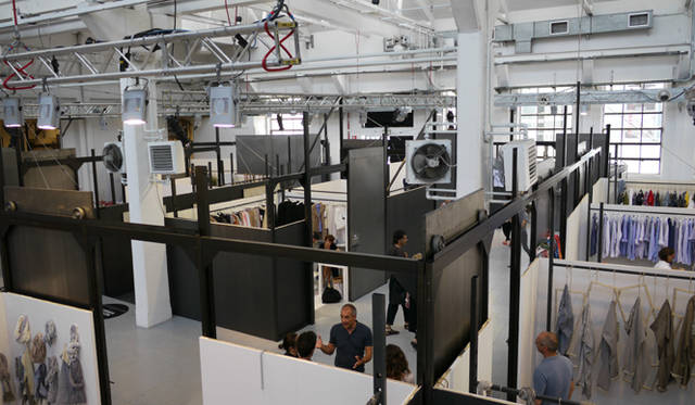 <strong>WHITE GIUGNO 2011｜ホワイト ジューニョ 2011年</strong>　小会場のこちらはブースもコンパクト。