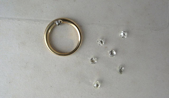 <strong>JR大阪伊勢丹三越</strong>　4人の男性ジュエリーデザイナーによるブライダル企画展「Monsieur」　「tmh.」の作品