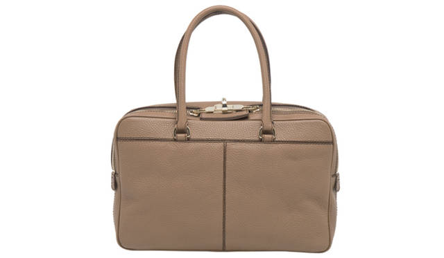 <strong>MaxMara｜マックスマーラ</strong>　マルゴー トラベルバッグ [W36×H22×D11cm] 10万800円（マックスマーラ／マックスマーラ ジャパン）