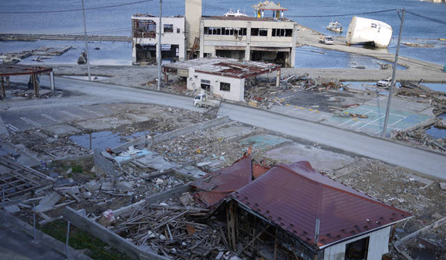 <strong>松浦俊夫｜from TOKYO MOON 7月3日 ON AIR</strong>　宮城県・女川漁港。海抜25メートルの高台にも津波は押し寄せたそうだ。