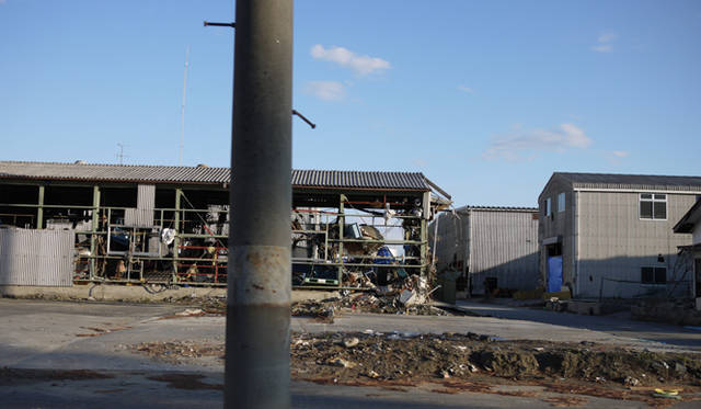 <strong>松浦俊夫｜from TOKYO MOON 7月3日 ON AIR</strong>　何キロもつづく石巻の食品加工場も、津波にやられてしまった。