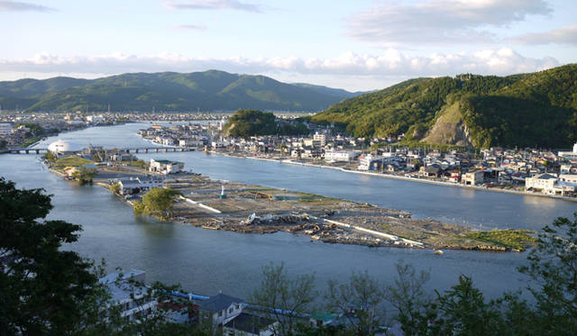 <strong>松浦俊夫｜from TOKYO MOON 7月3日 ON AIR</strong>　毎年恒例の夏祭りの花火、今年はこの中之島から上がる予定だという。