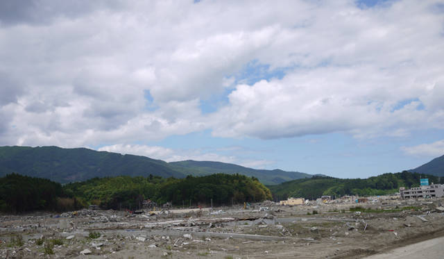 <strong>松浦俊夫｜from TOKYO MOON 7月3日 ON AIR</strong>　岩手県・陸前高田市。ここが震災前が繁華街だったとは、とても想像できない。