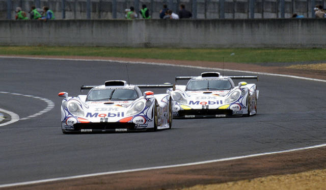 <strong>Porsche｜ポルシェ</strong>　ローレン・アイレロ、ステファン・オルテリ、アラン・マクニッシュが乗車し、1998年に総合優勝を果たした911 GT1。