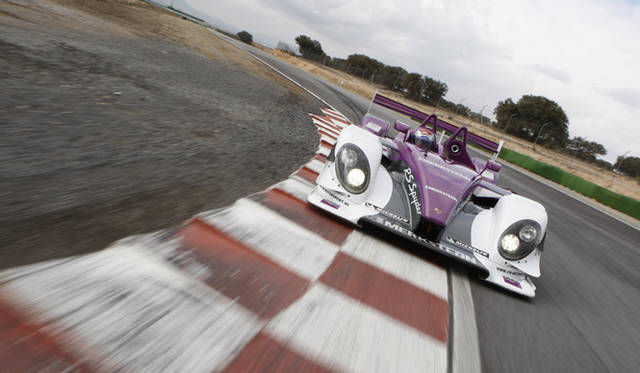 <strong>Porsche｜ポルシェ</strong>　ポルシェのワークスドライバー　ティモ・ベルンハルト、ロマン・デュマ、そしてエマニュエル・コラードが乗車した2009年のプロトタイプRS スパイダー。