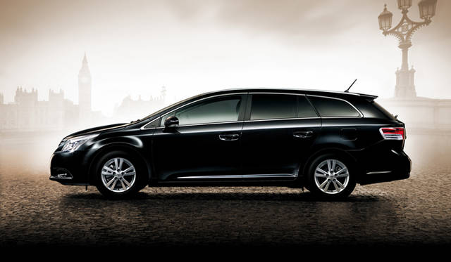 <strong>トヨタ アベンシス｜TOYOTA AVENSIS</strong>