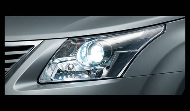 <strong>トヨタ アベンシス｜TOYOTA AVENSIS</strong>