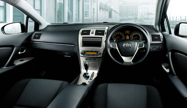 <strong>トヨタ アベンシス｜TOYOTA AVENSIS</strong>