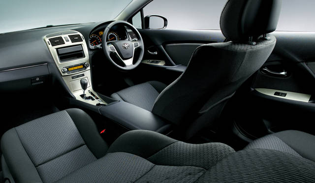 <strong>トヨタ アベンシス｜TOYOTA AVENSIS</strong>