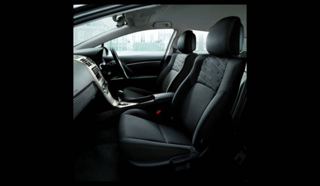 <strong>トヨタ アベンシス｜TOYOTA AVENSIS</strong>