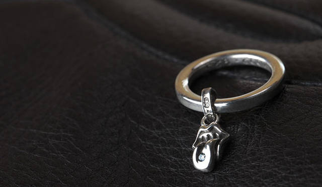 <strong>CHROME HEARTS｜クロムハーツ</strong>　クロムハーツ×ローリングストーンズ リング5万8800円
