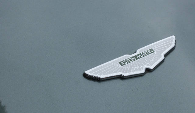 <strong>あなたのクルマ 見せてください　第1回｜田中知之（FPM）×アストンマーティンDB7</strong>　DBシリーズとしては1970年まで生産されたDB6以来、じつに23年ぶりの復活だった。