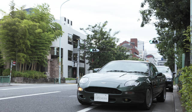 <strong>あなたのクルマ 見せてください　第1回｜田中知之（FPM）×アストンマーティンDB7</strong>　