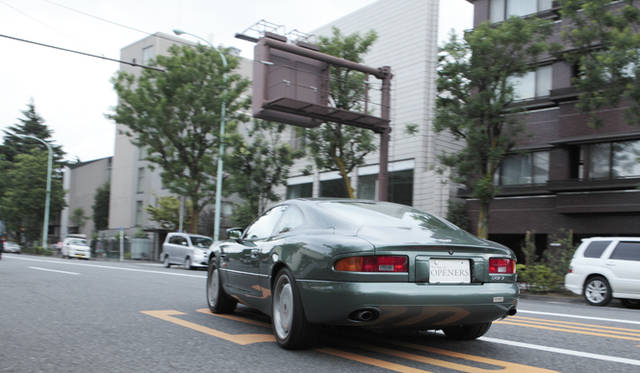 <strong>あなたのクルマ 見せてください　第1回｜田中知之（FPM）×アストンマーティンDB7</strong>　