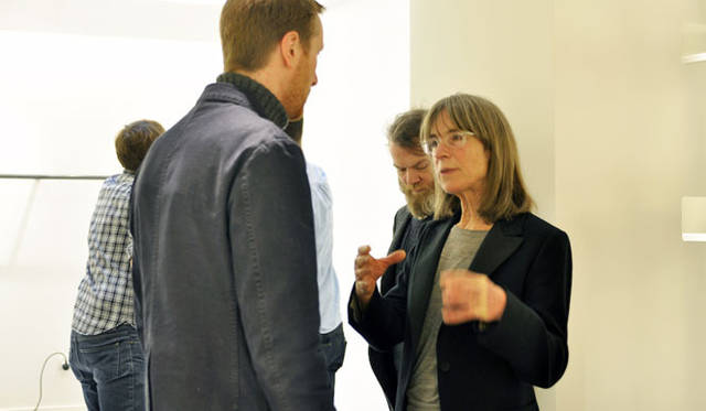 <strong> MARGARET HOWELL｜マーガレット・ハウエル</strong>　MARGARET HOWELL MENS AUTUMN WINTER 2011 at MARGARET HOWELL PARIS SHOP　スタッフと真剣に打ち合わせ。話が終わると必ず笑顔になるのが印象的でした。