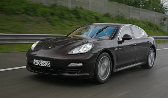 <strong>Porsche Panamera S hybrid｜ポルシェ パナメーラ S ハイブリッド</strong>