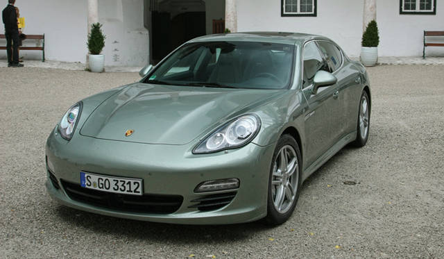 <strong>Porsche Panamera S hybrid｜ポルシェ パナメーラ S ハイブリッド</strong>
