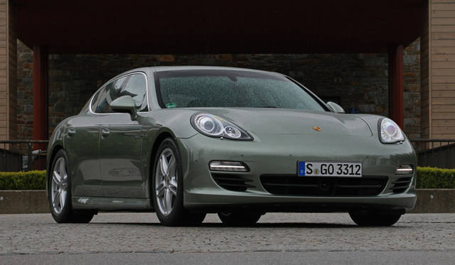 <strong>Porsche Panamera S hybrid｜ポルシェ パナメーラ S ハイブリッド</strong>