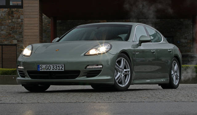 <strong>Porsche Panamera S hybrid｜ポルシェ パナメーラ S ハイブリッド</strong>