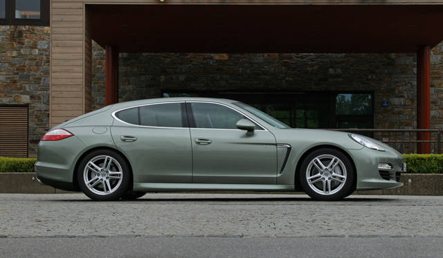 <strong>Porsche Panamera S hybrid｜ポルシェ パナメーラ S ハイブリッド</strong>