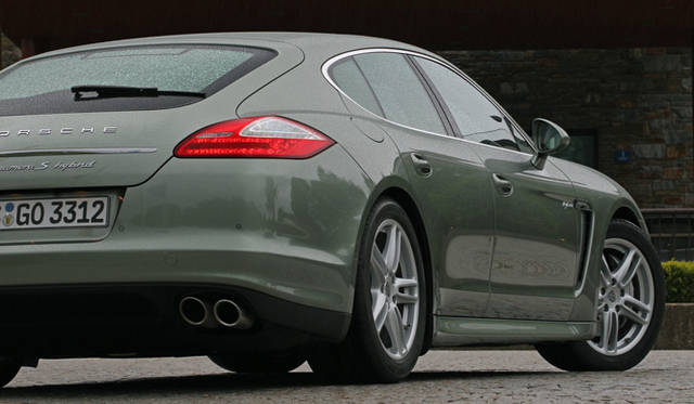 <strong>Porsche Panamera S hybrid｜ポルシェ パナメーラ S ハイブリッド</strong>
