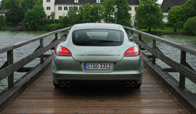 <strong>Porsche Panamera S hybrid｜ポルシェ パナメーラ S ハイブリッド</strong>