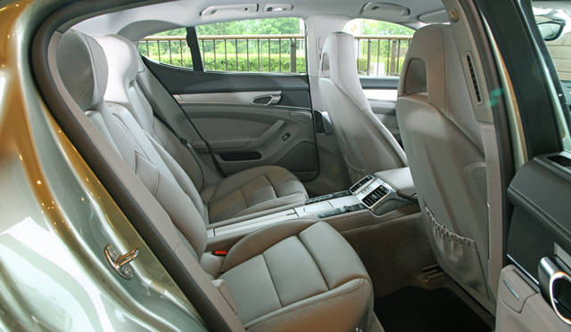 <strong>Porsche Panamera S hybrid｜ポルシェ パナメーラ S ハイブリッド</strong>