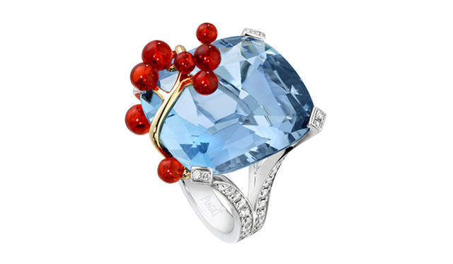 <strong>PIAGET｜ピアジェ</strong>　「ライムライト」 カクテルリング、ブルーシー・モチーフ[WG×ダイヤモンド×ファイアーオパール×アクアマリン] 価格未定（ピアジェ／ピアジェカスタマーデスク）